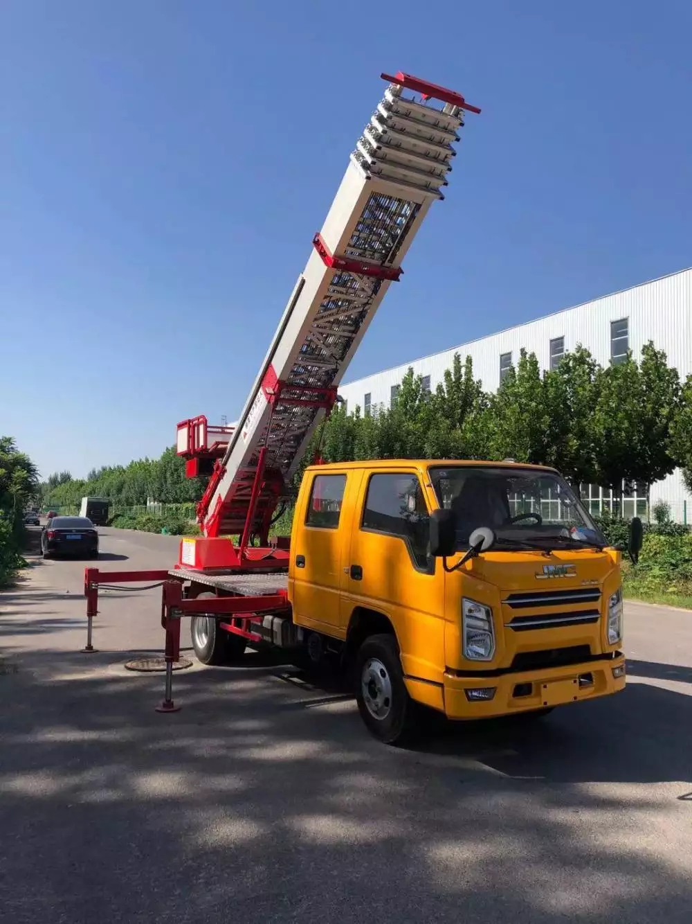 长顺附近的云梯车出租服务：轻松解决高空作业需求