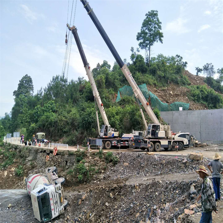 长顺汽车掉沟里叫吊车救援要多少钱